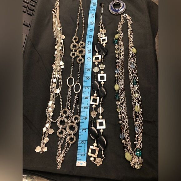 4 Premiere Designs long necklaces + 2-sided pendant - Picture 1 of 9